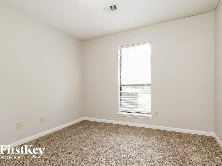 3226 Deshong Dr — Photo 11