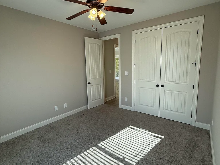 103 Hattie Ct — Photo 15