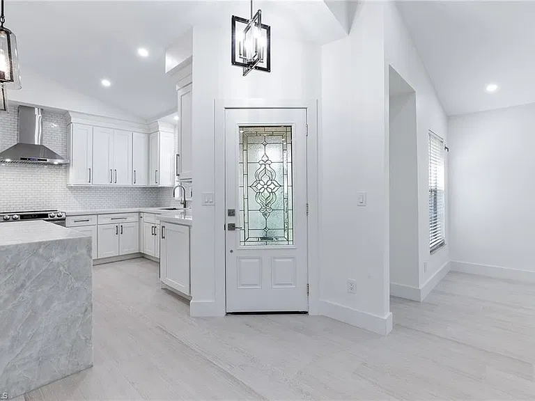 116 Fountain Cir — Photo 5