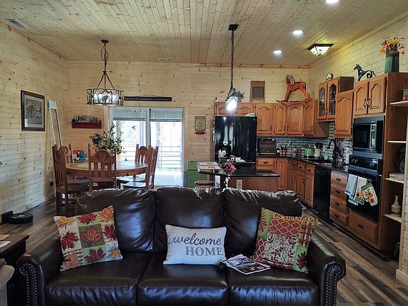 4th image of 377 Lusk Rd