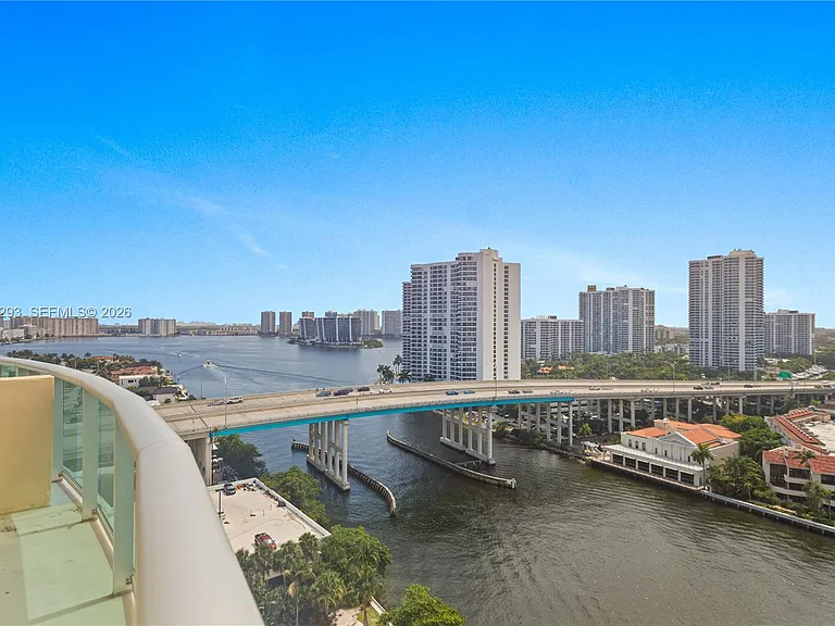 19390 Collins Ave #17 — Photo 28