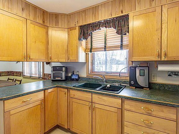 3rd image of 1859 Bobence Rd