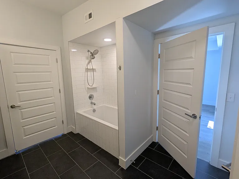 Shower/tub combination