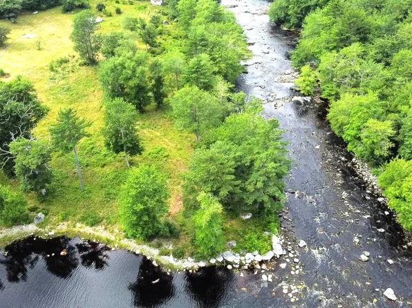 10539 Upper Clyde Rd, Shelburne, NS B0T 1W0