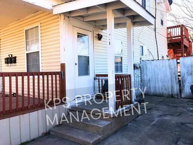 939 S Market St #1