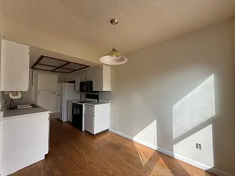 3 bed, 2.0 bath, 1400 sqft, $1,775 — Photo 4