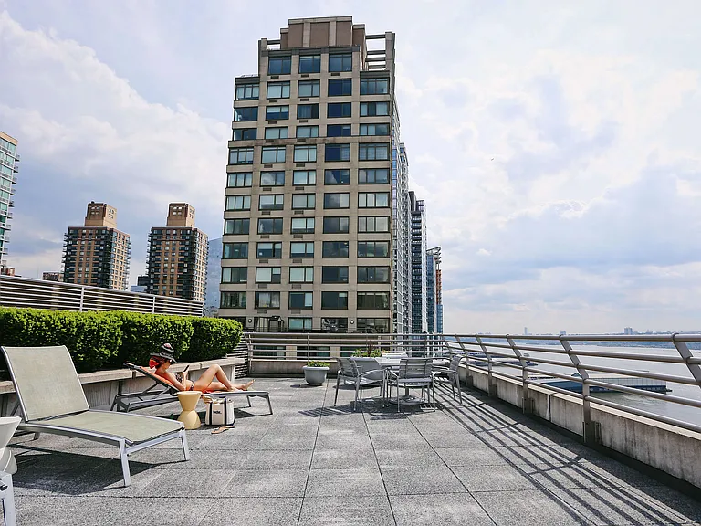 120 Riverside Blvd #5L — Photo 17