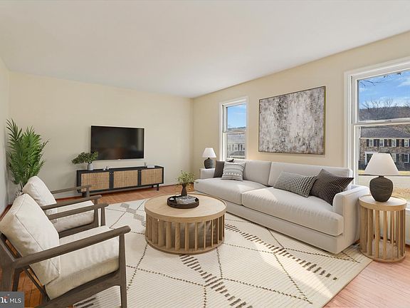 5th image of 90 Lynne Cir