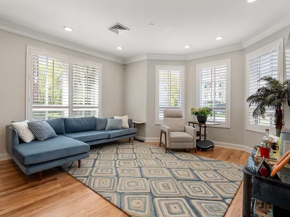 629 Hammond St Unit W100, Brookline, MA 02467