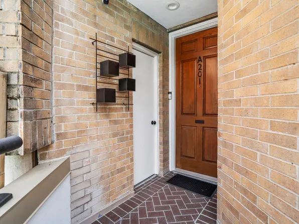 5200 Weslayan St APT A-201, Houston, TX 77005