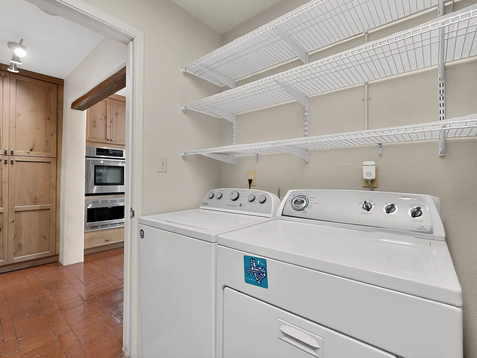 3 bed, 1822 sqft, $3,700 — Photo 4