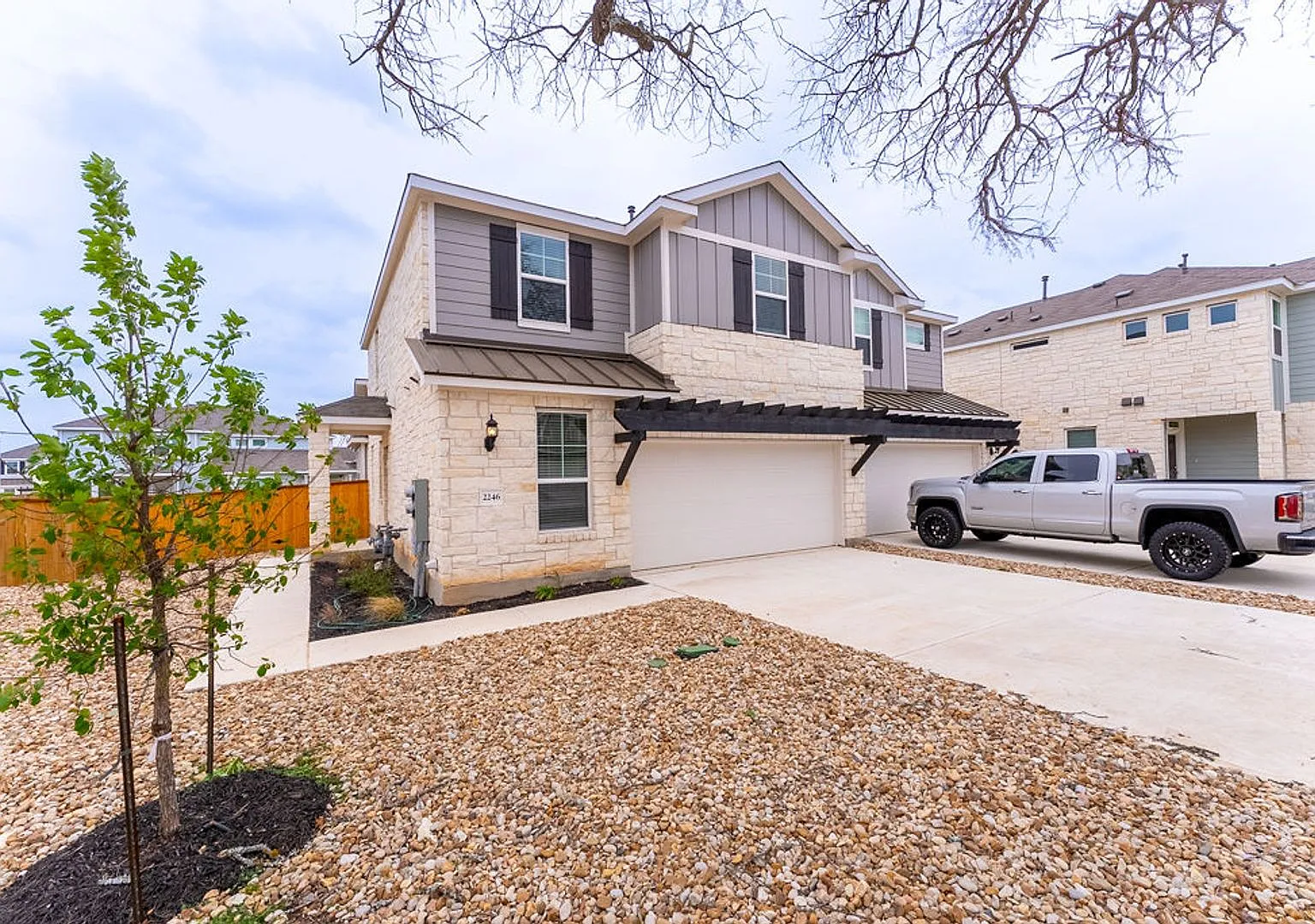 Stunning 4 Bed/2.5 Bath with 2 Living Areas in Leander! — Photo 1
