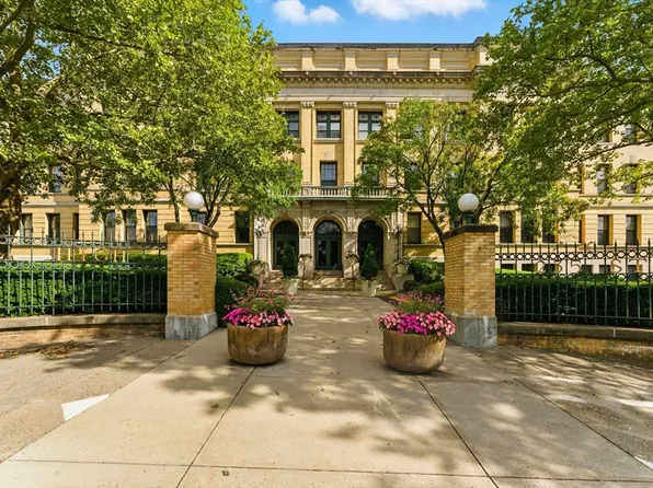 235 State St APT 220, Springfield, MA 01103