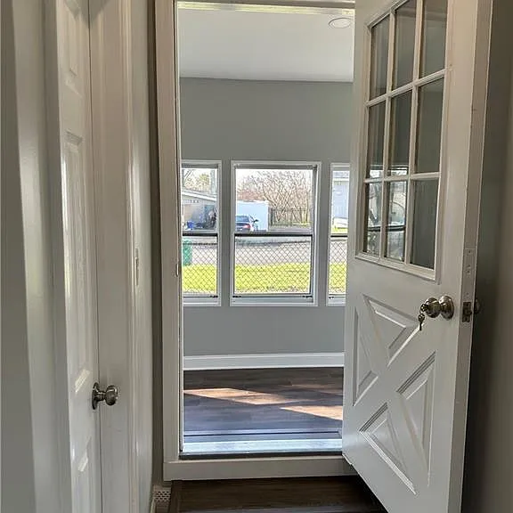 10 Lake Ave — Photo 14