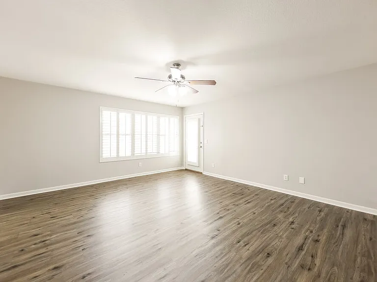 10014 W Irma Ln — Photo 10