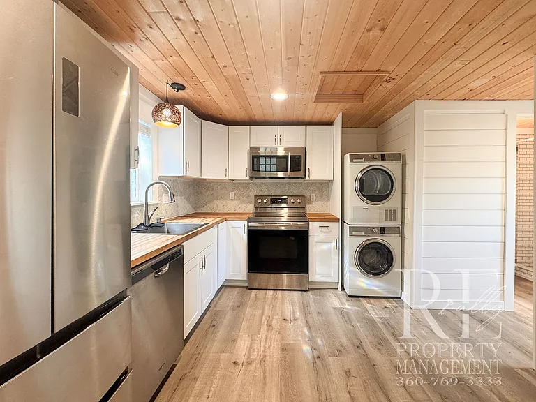 109 1/2 S Wycoff Ave — Photo 5