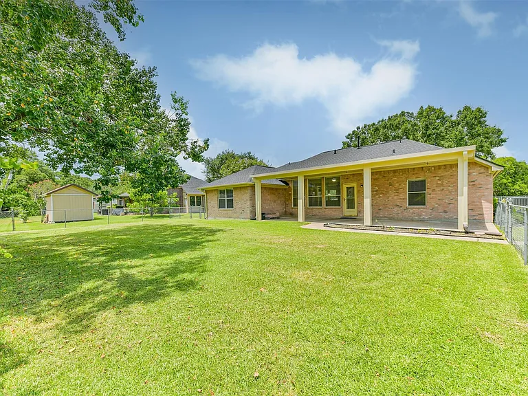 2401 Woody Rd — Photo 29