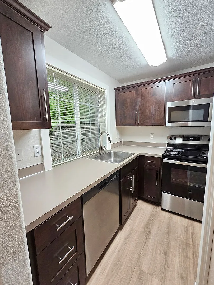 Building Photo - 3105 SE 89th Ave #4