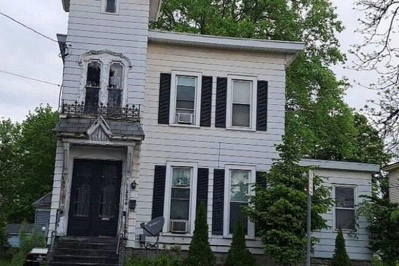 1st image of 224 Lenox Ave