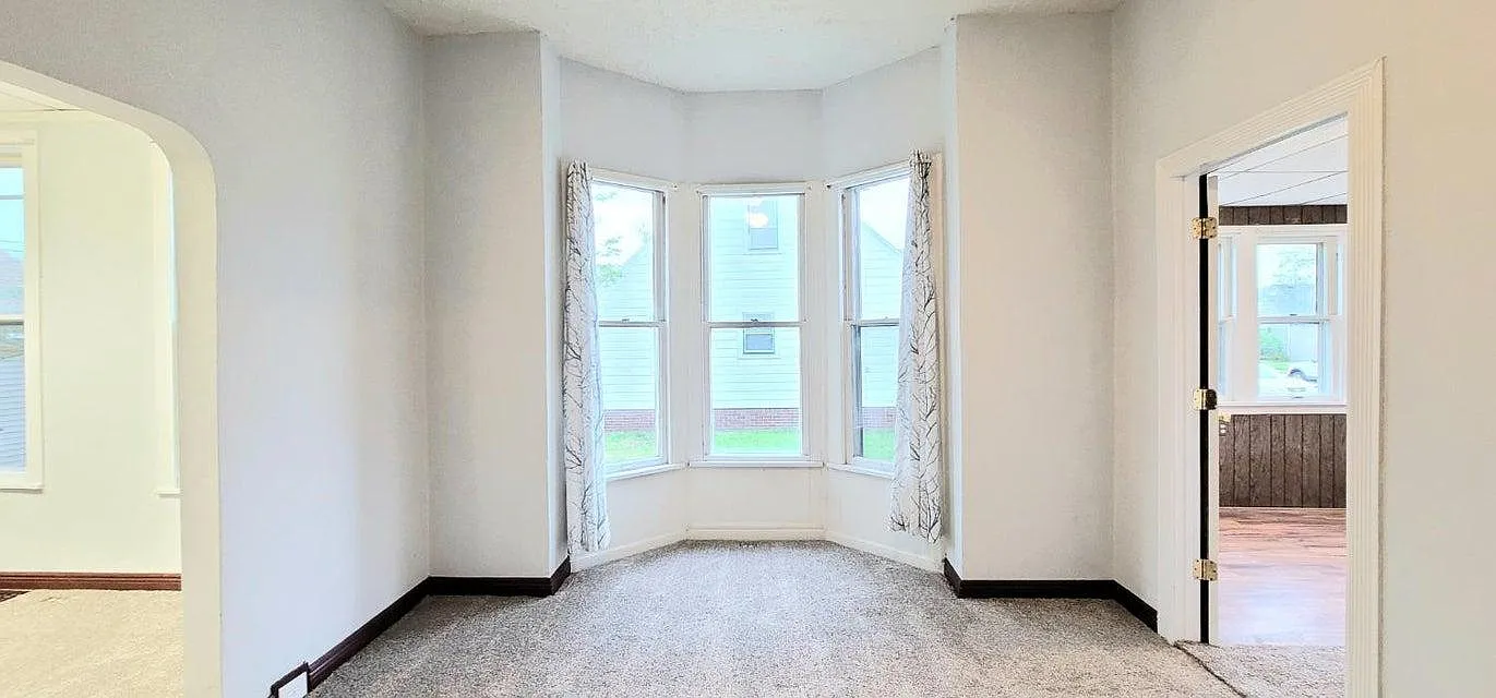 3 bed, 3123 sqft, $1,750 — Photo 3