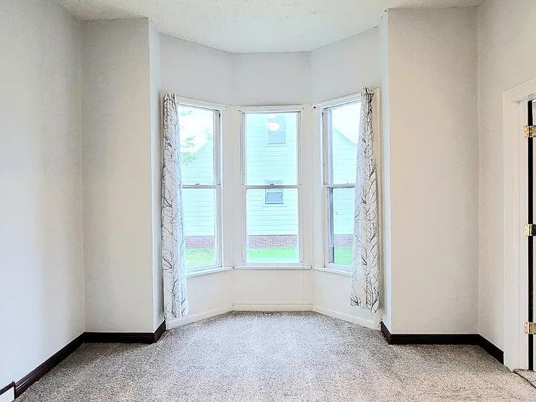 506 Dupage St — Photo 3