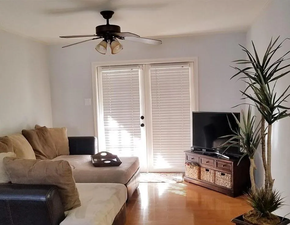 2 bed, 2.0 bath, 920 sqft, $1,350 — Photo 4