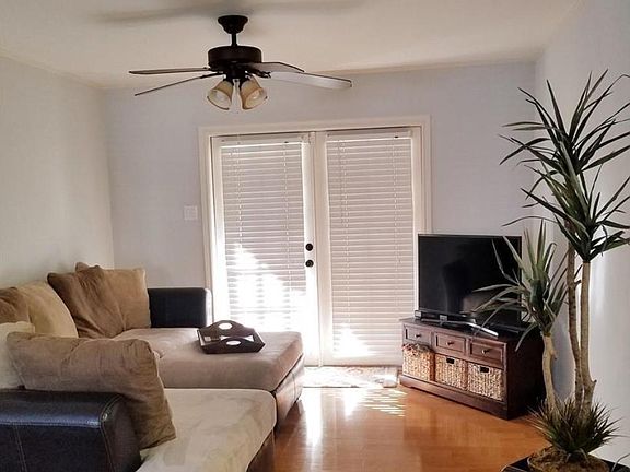 4th image of 2744 Briarhurst Dr APT 36