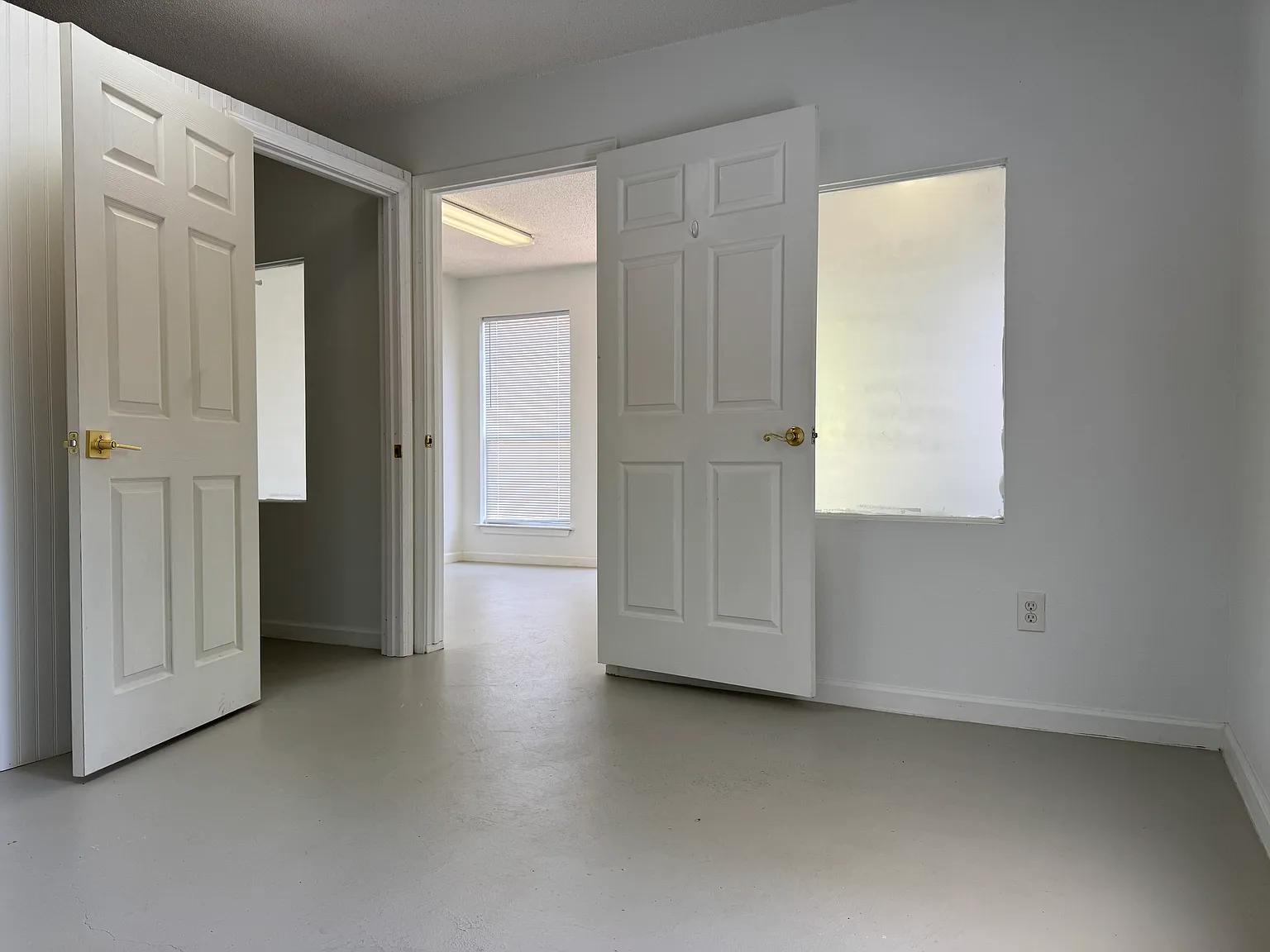 Studio, 690 sqft, $1,000 — Photo 4