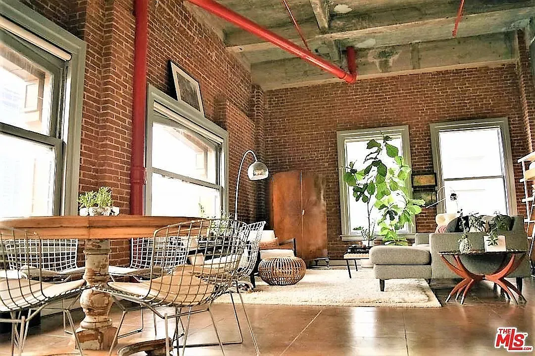 1 bed, 860 sqft, $2,700 — Photo 1