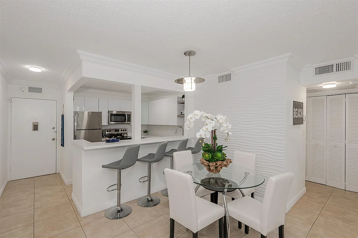 Building Photo - 3140 S Ocean Dr #509