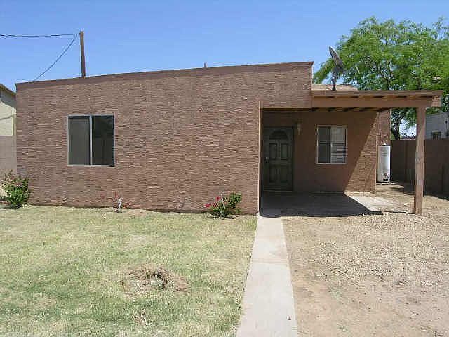 Back house has new roof, ceramic tile, & A/C