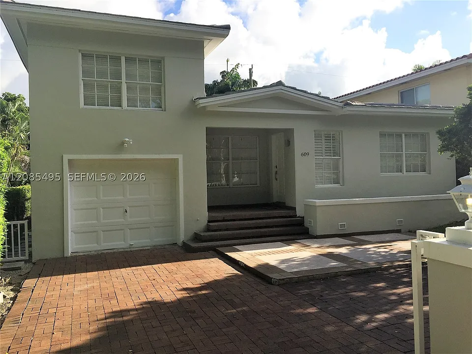 609 Puerta Ave