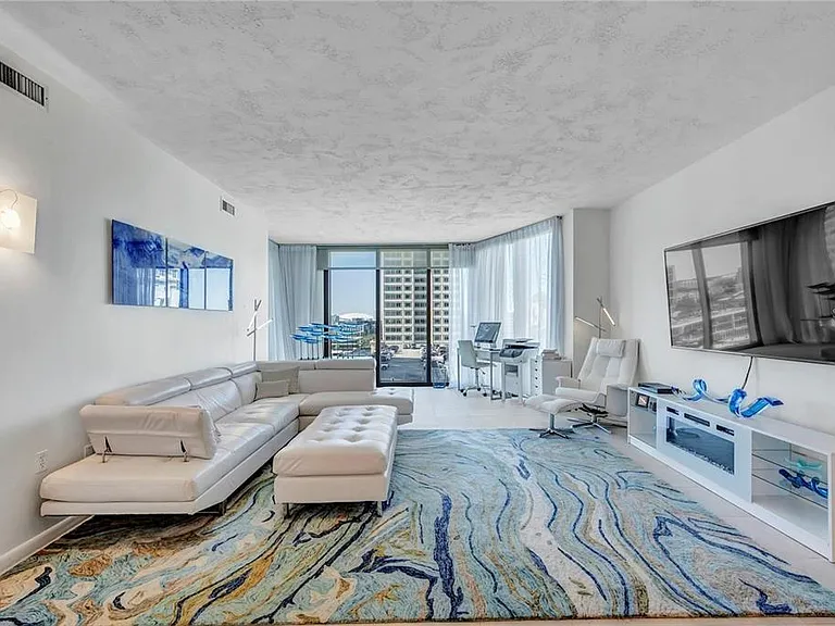 1 Beach Dr SE #1309 — Photo 5