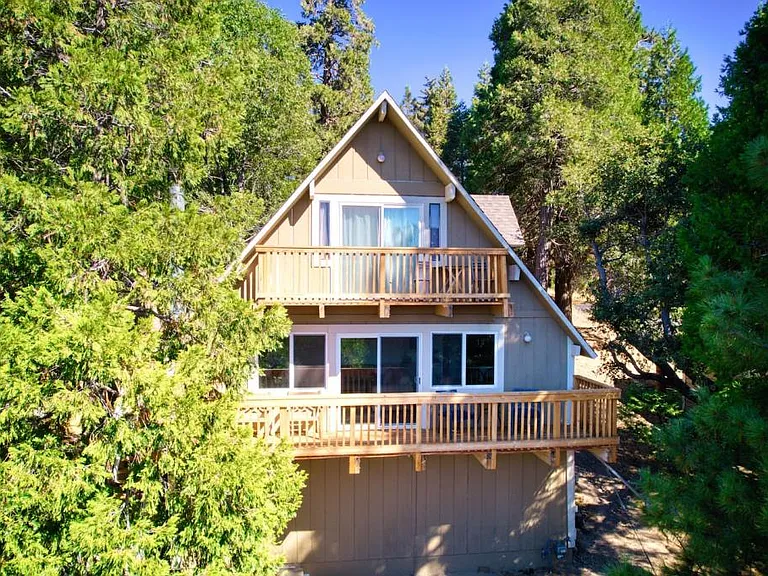 334 Weisshorn Dr — Photo 3