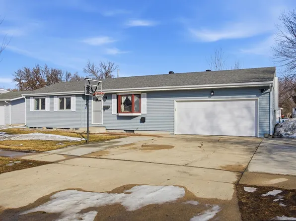 901 7th St W, West Fargo, ND 58078