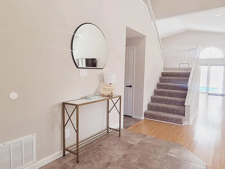 Agustine Cir — Photo 2
