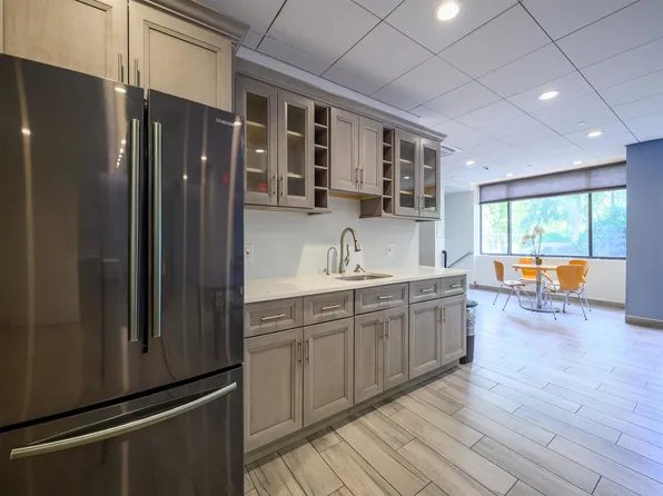 45 River Dr South image 19 of 30