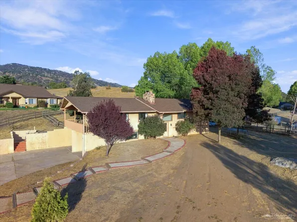 29691 Rollingoak Dr, Tehachapi, CA 93561