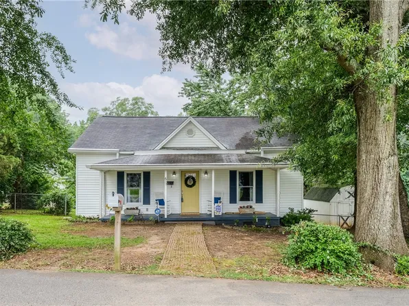 611 W 7th Ave, Easley, SC 29640