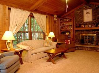 1042 Woodland Hills Rd, Batavia, IL 60510