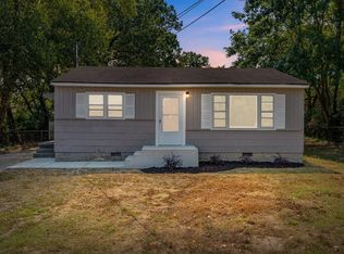 562 W State Line Rd, Rossville, GA 30741