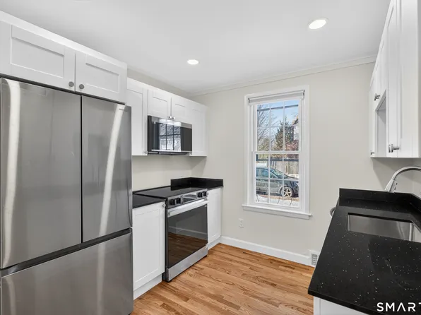 195 Laurel Pl, Bridgeport, CT 06604