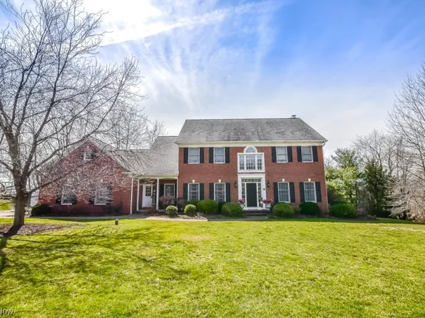 5 W Hill Cir NE, Hartville, OH 44632