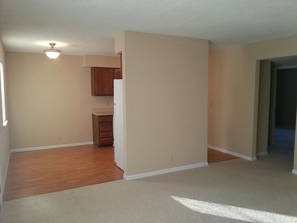 1st image of 300 Catherine Dr