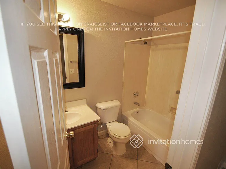 7923 W Laurel Ln — Photo 11