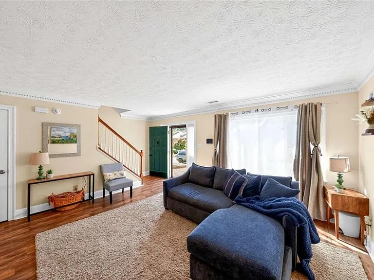 6117 Queen Anne Ct — Photo 6