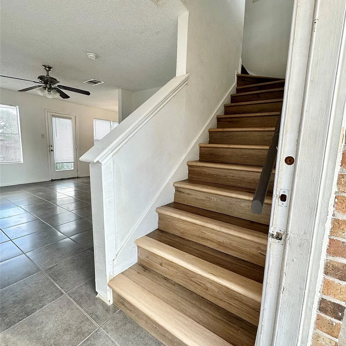 2 bed, 1.5 bath, 1864 sqft, $1,600 — Photo 3