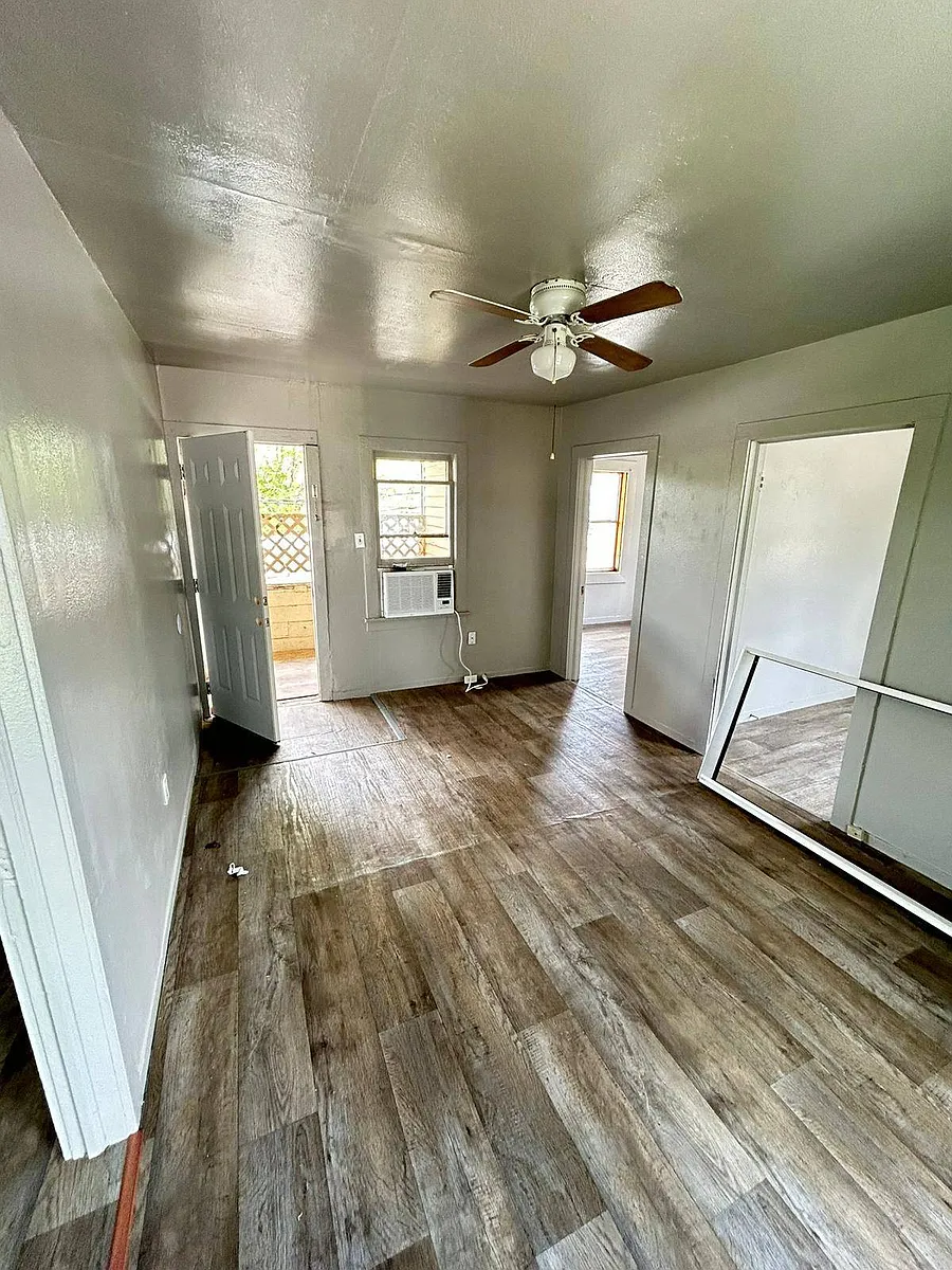 Building Photo - 613 N Eye St #13