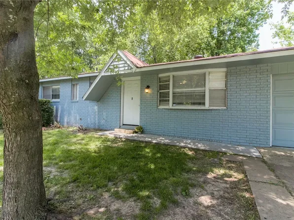 1303 W Sunset Dr, Rogers, AR 72756