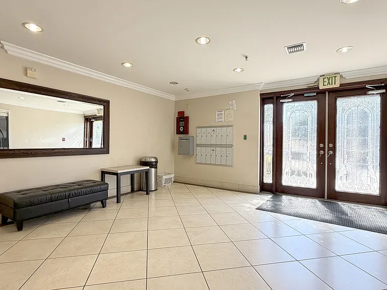 956 S Wilton Pl #401 — Photo 20